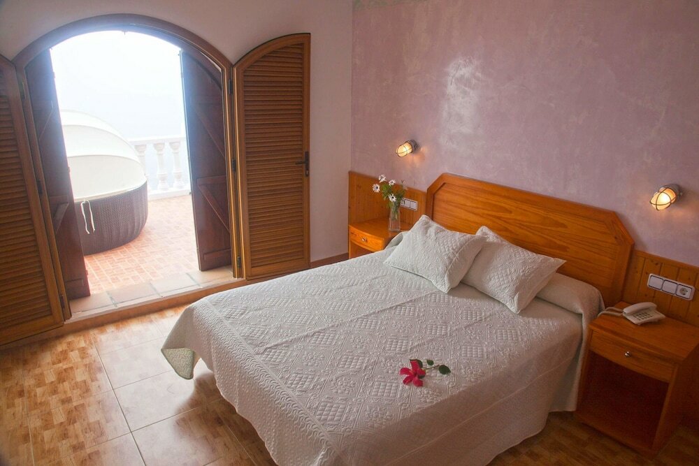 Фото Hostal Mar de Frente