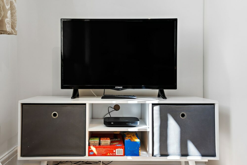 Фото Stay In Cardiff Canton St. John's Court Apartment