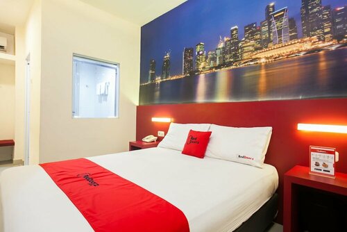 Гостиница RedDoorz near Hawaii Water Park