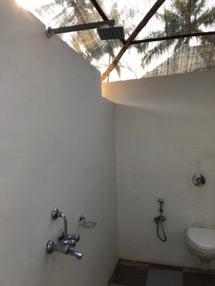 Фото Madhu Beach Huts