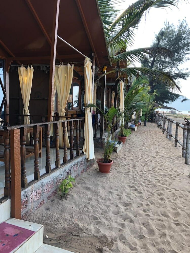 Фото Madhu Beach Huts