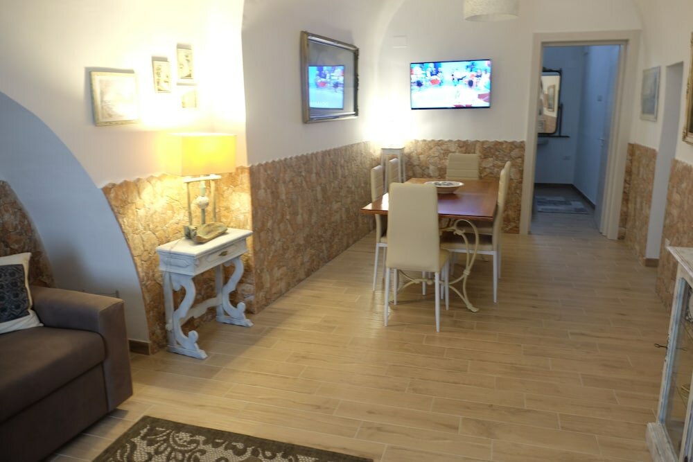 Фото Dimora Luxori Santa Lucia Apartments