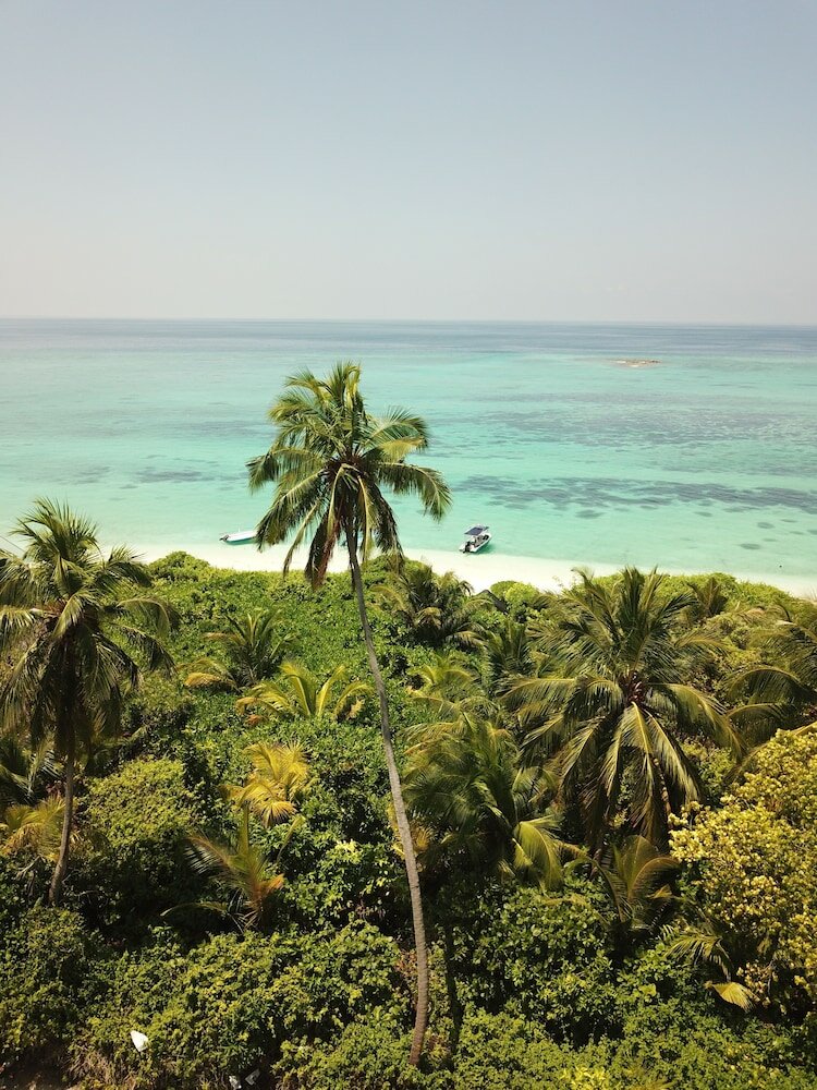 Фото Thoddoo Beach Holiday Inn