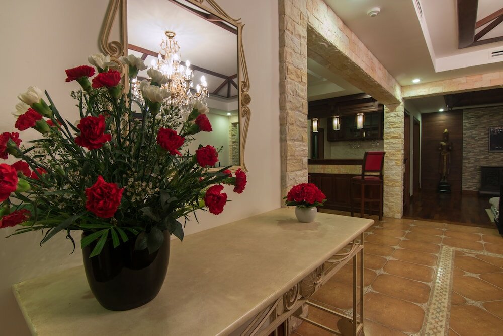 Фото Angkor Palace Suite & Villa