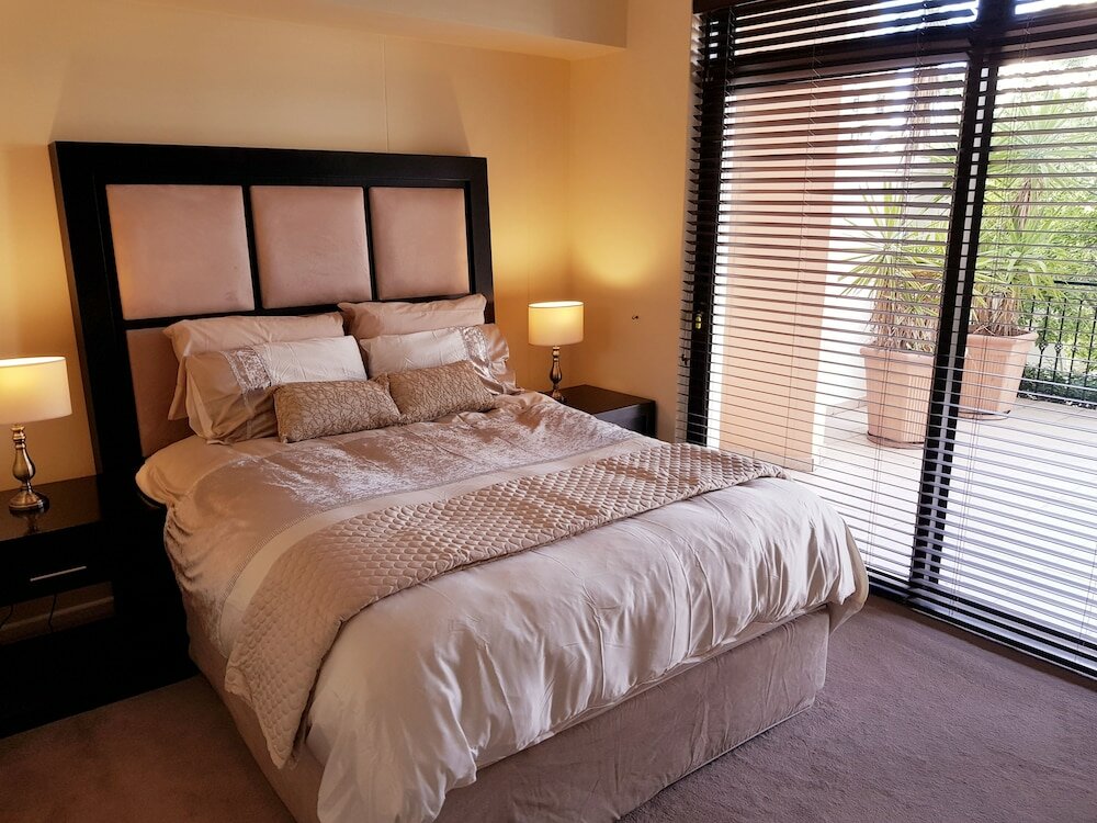 Фото Luxurious Apartment in Century City