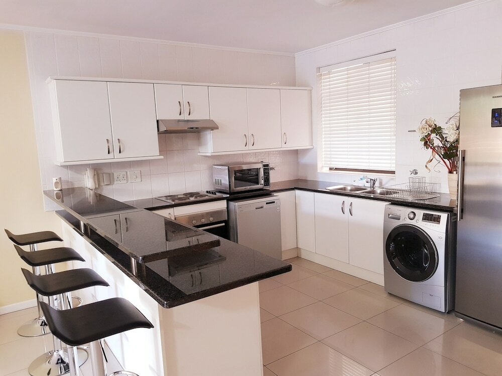 Фото Luxurious Apartment in Century City