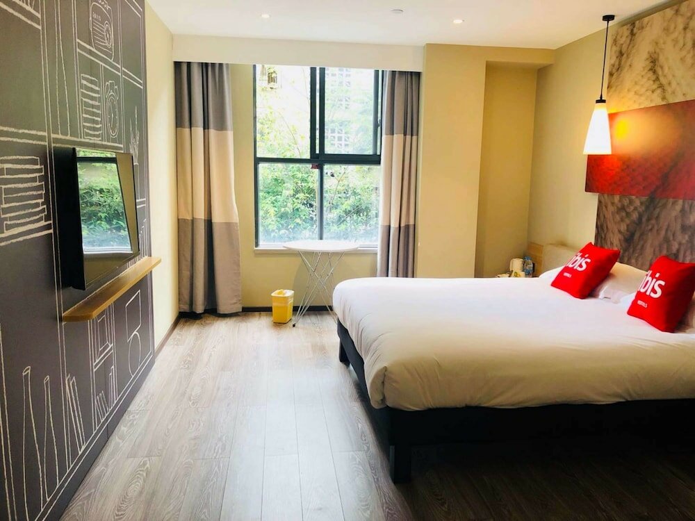 Фото Ibis Chengdu East Railway Station Hotel