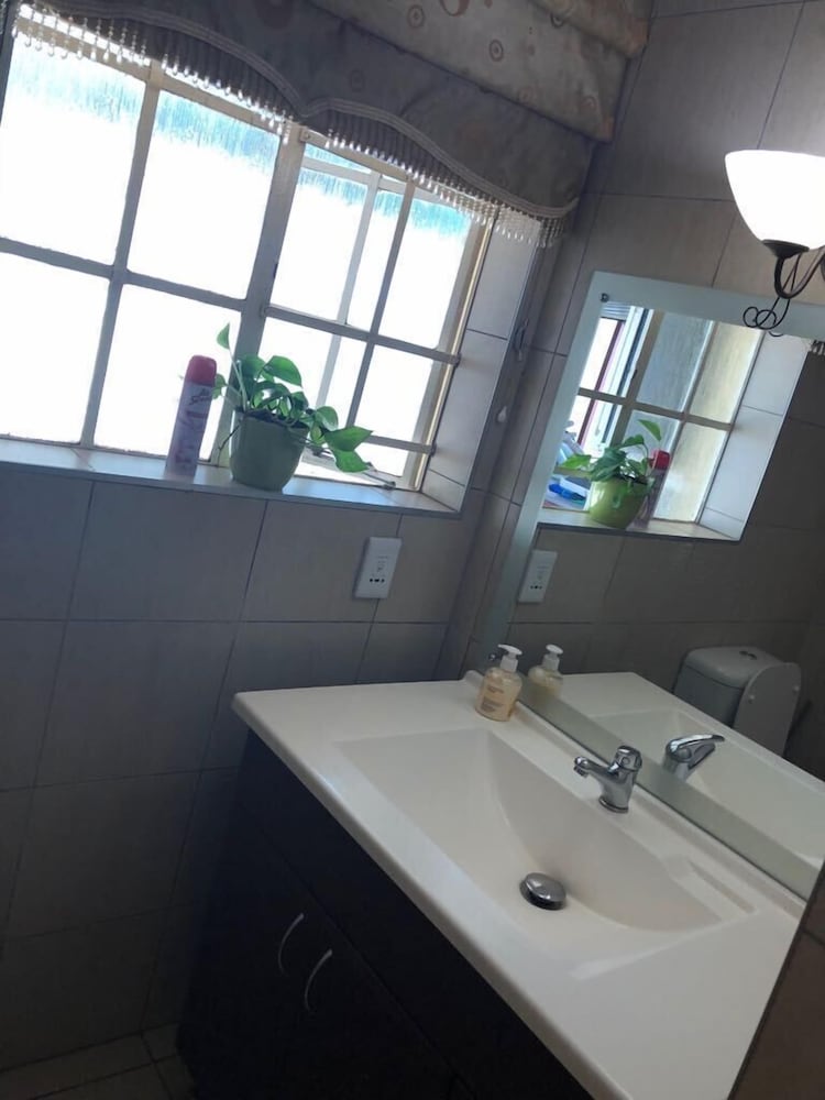 Фото Khuvena Guest House