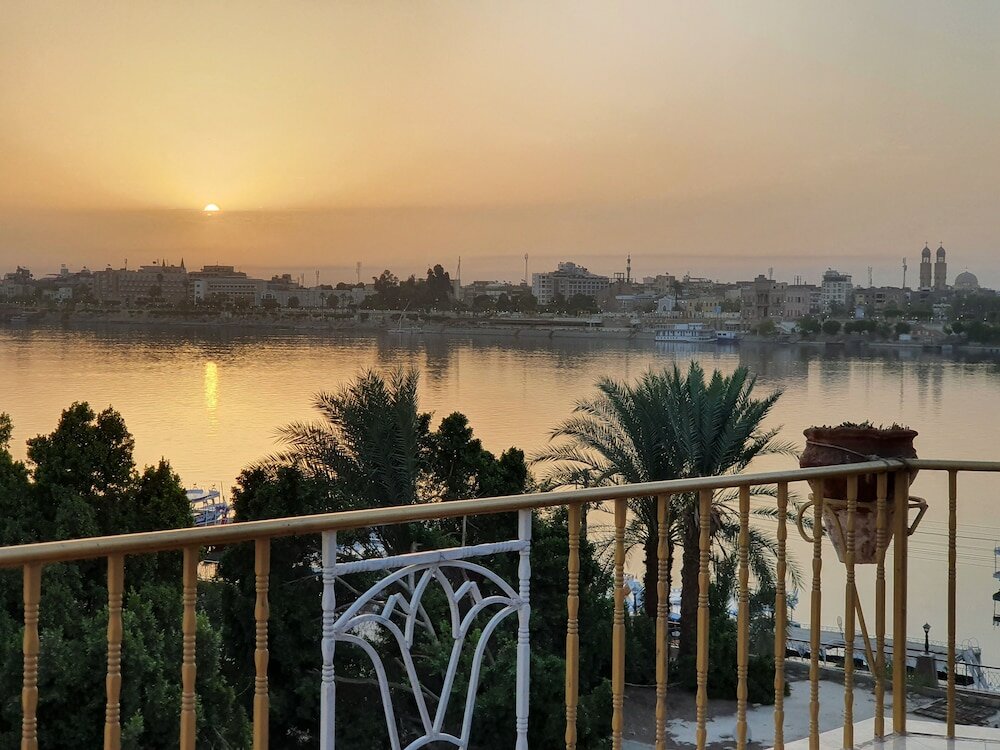 Фото Spring Hotel Luxor