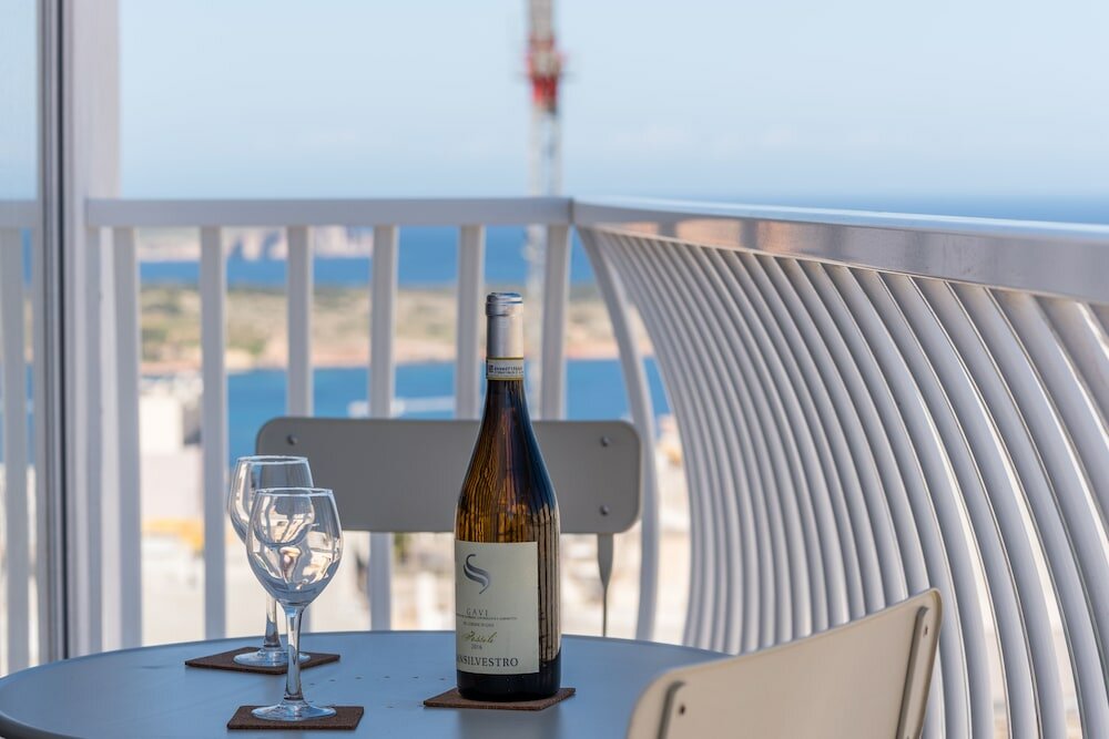 Фото Yellow Pearl Apartments