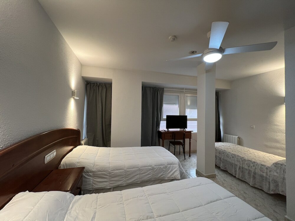 Фото Hostal La Embajada