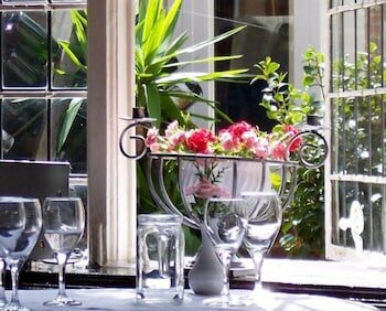 Фото The Brickwall Hotel