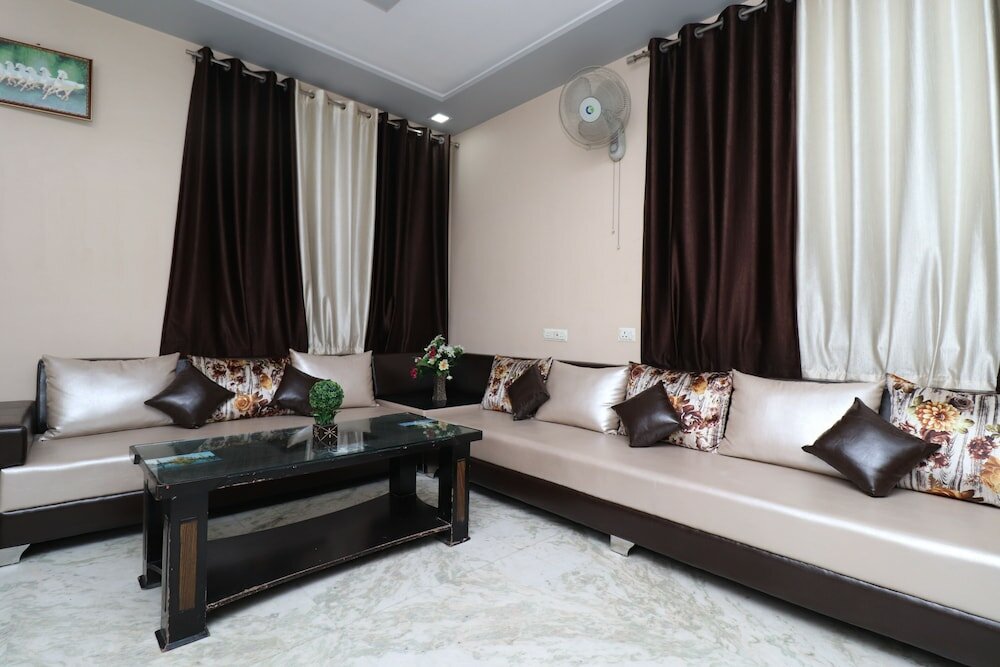 Фото Hotel Aaradhya Residency