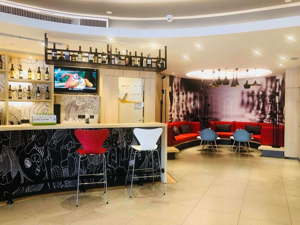 Фото Ibis Chengdu East Railway Station Hotel