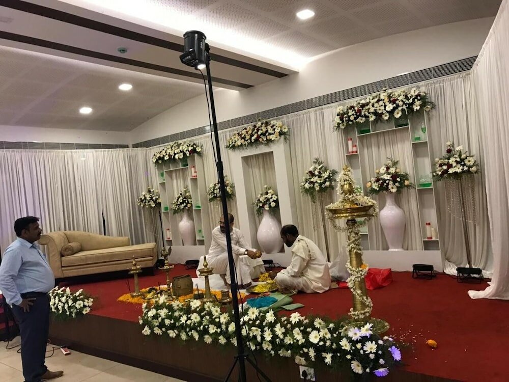 Фото Navaratna Inn A Luxury Hotel