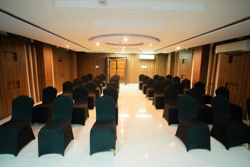 Фото Hotel Flowers Inn