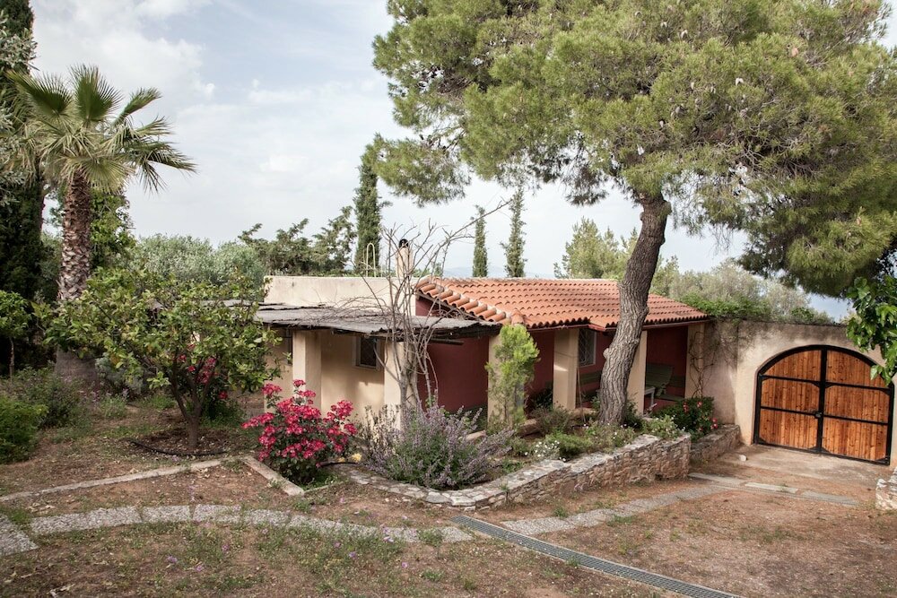 Фото Beautiful mini eco farmhouse