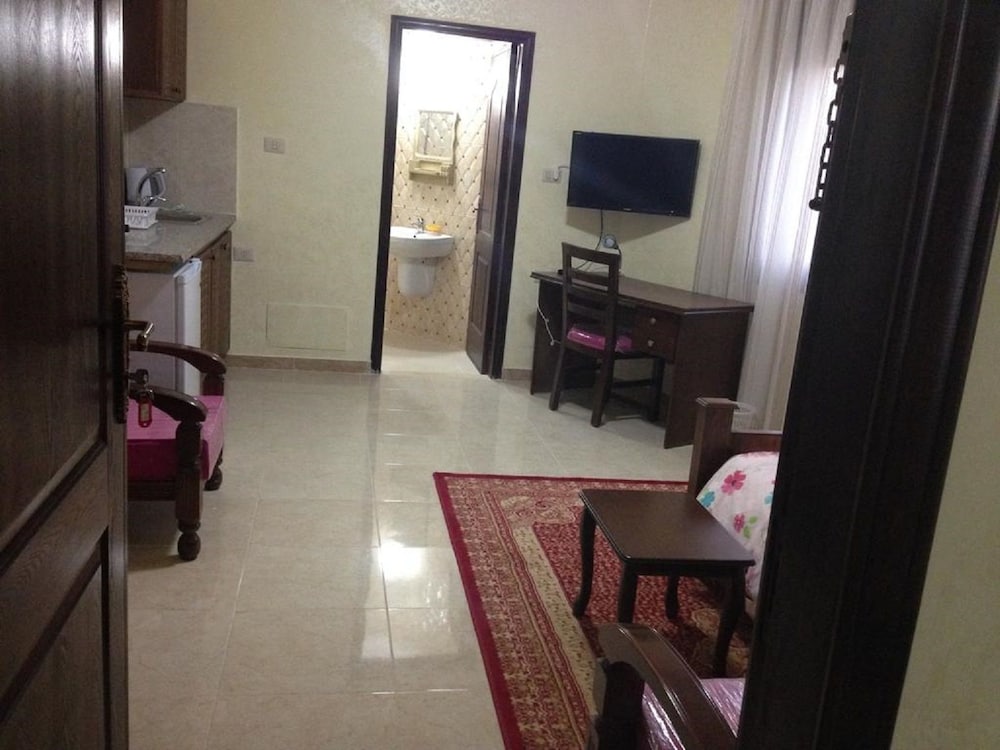Фото Ikhwa studio apartments -Female guests only-