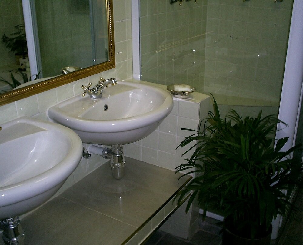 Фото Emerald Guest House Springs