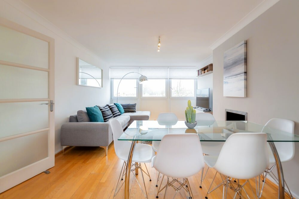 Фото Holland Park Heights by BaseToGo