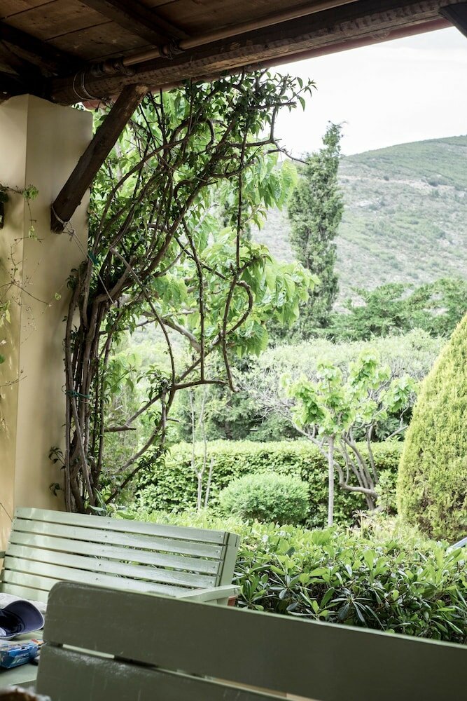 Фото Beautiful mini eco farmhouse