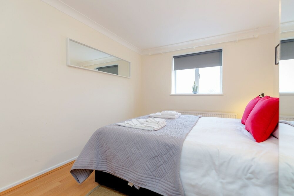 Фото Holland Park Heights by BaseToGo