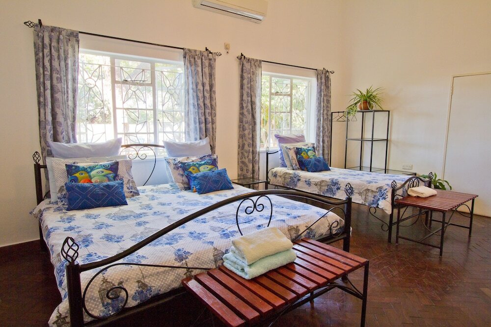 Фото Mose Street Apartments