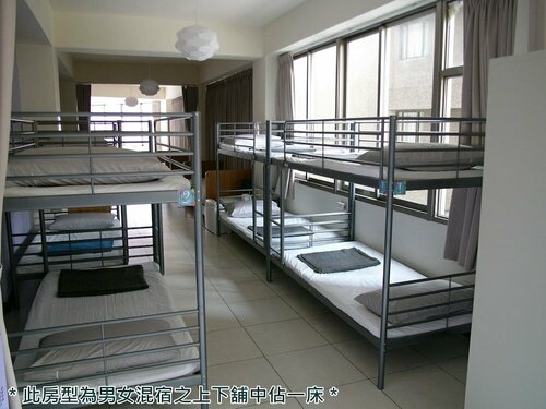 Гостиница Tavern L Hostel в Тайнани