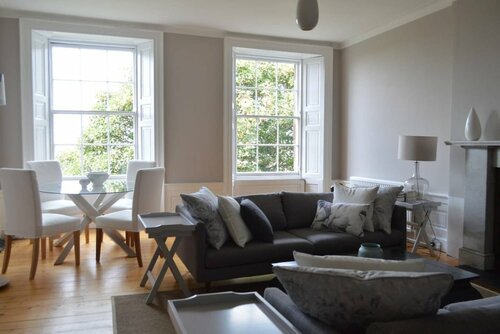 Гостиница 4 Bedroom Clock Tower Apartment in Central Edinburgh в Эдинбурге