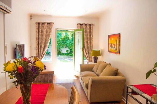 Гостиница Vierlanden Garden Cottage в Кейптауне