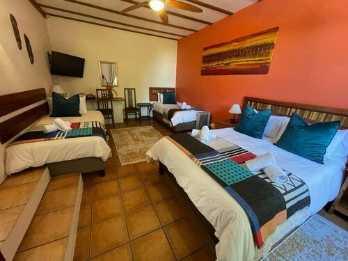 Гостиница Marula Lodge Guesthouse в Свеллендаме