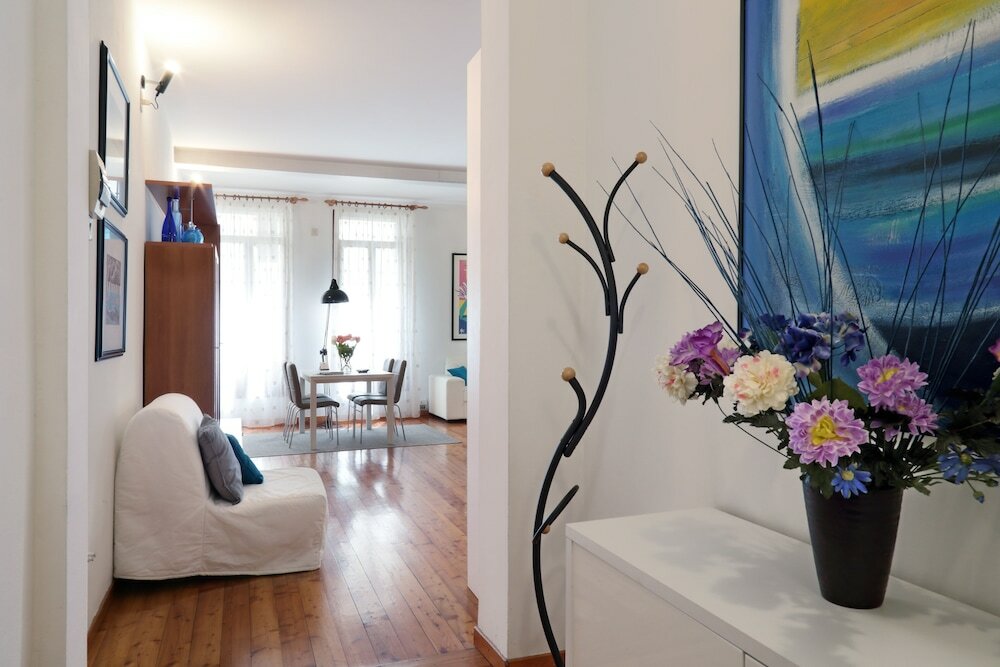 Фото Piazza delle Erbe Stylish Flat