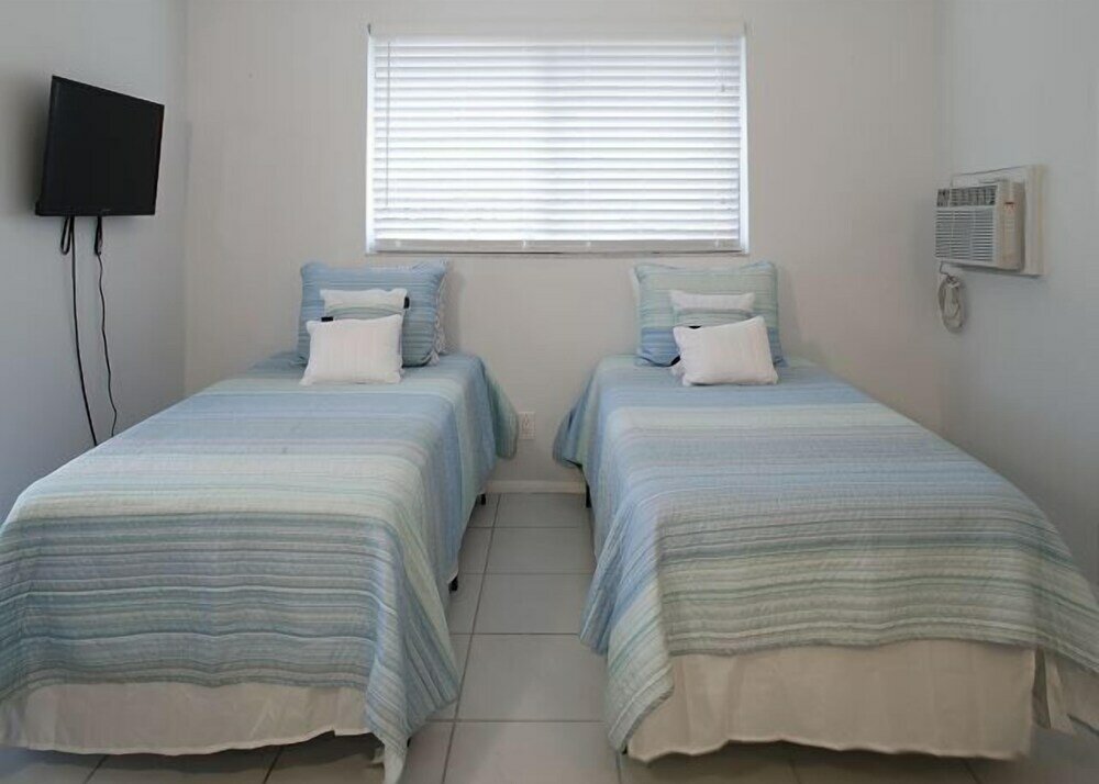 Фото Salty Bungalow Madison