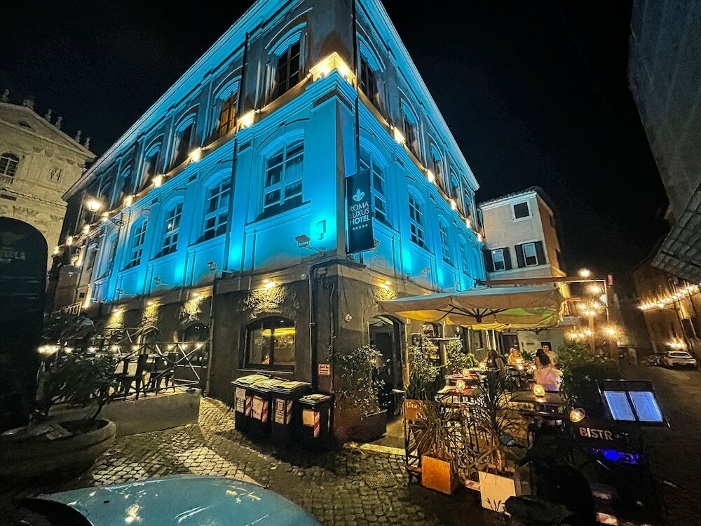 Фото отеля 1