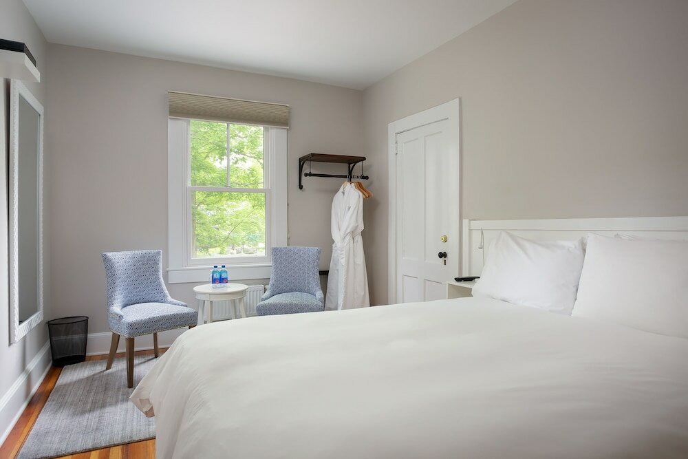 Фото Lakehouse Inn