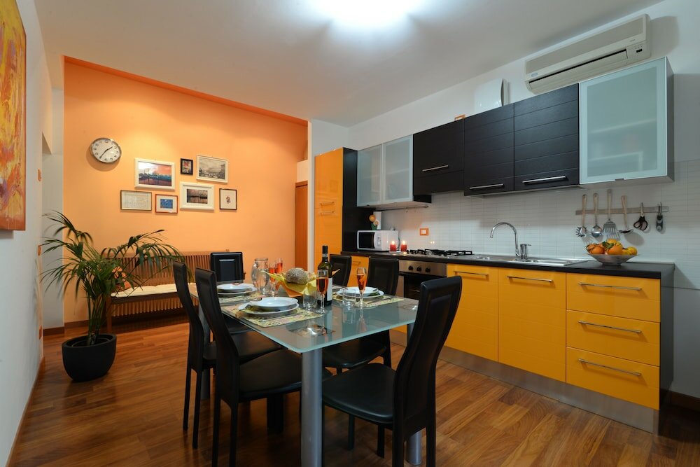 Фото Piazza delle Erbe Stylish Flat