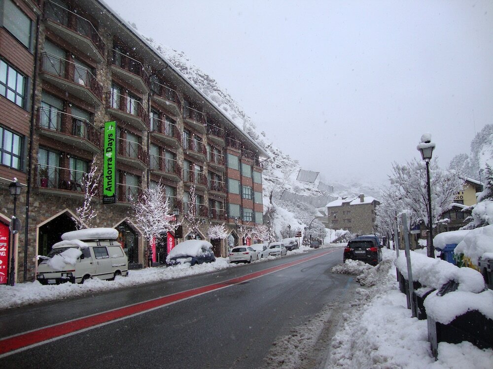 Фото Apartamentos Canillo Les Moles 3000