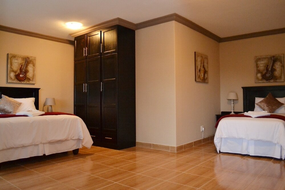 Фото B at Home Guesthouse Piet Retief