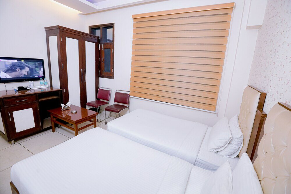 Фото Leela Grande Hotel