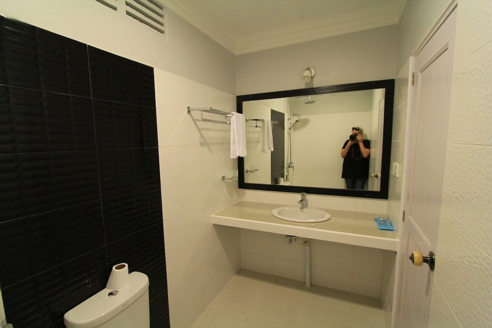 Фото Local Island Inn