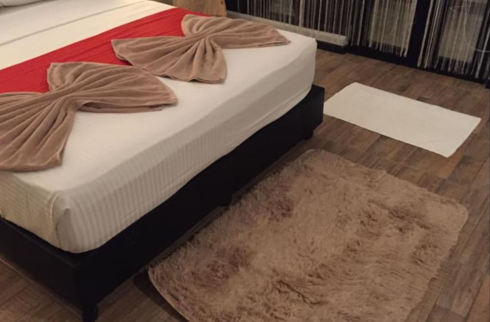 Фото Local Island Inn