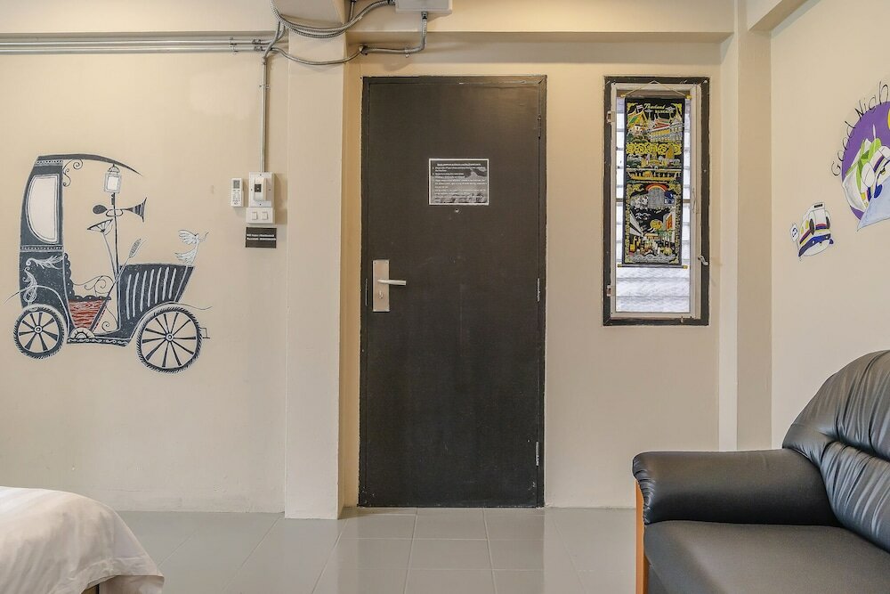 Фото The Neighbor Hoot Hostel & Cafe