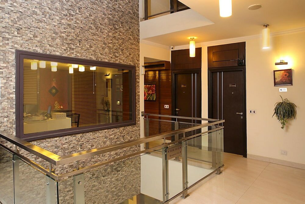 Фото Ahuja Residency Cyber City I