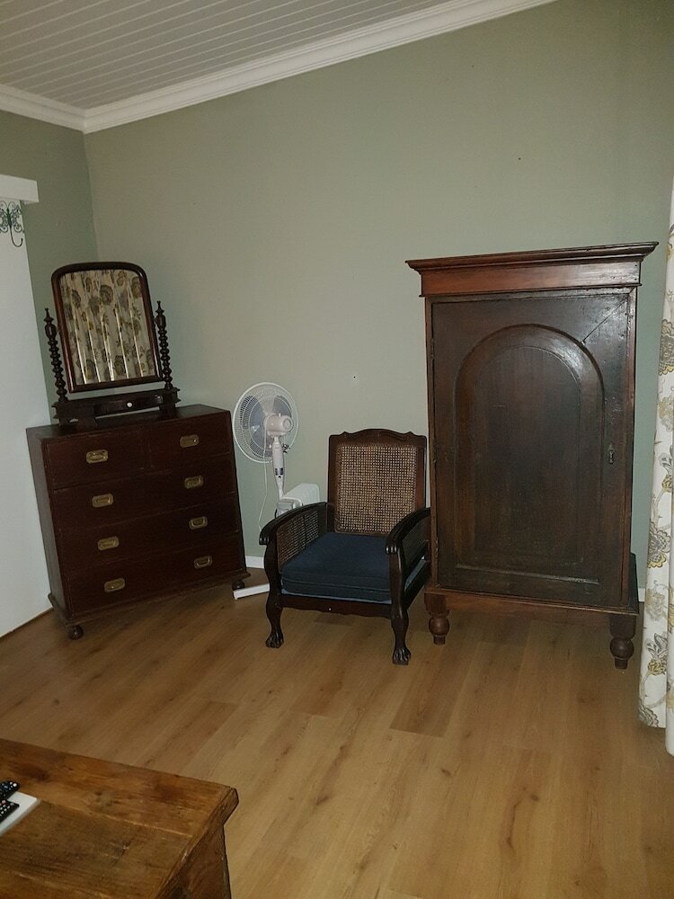 Фото Newington Place