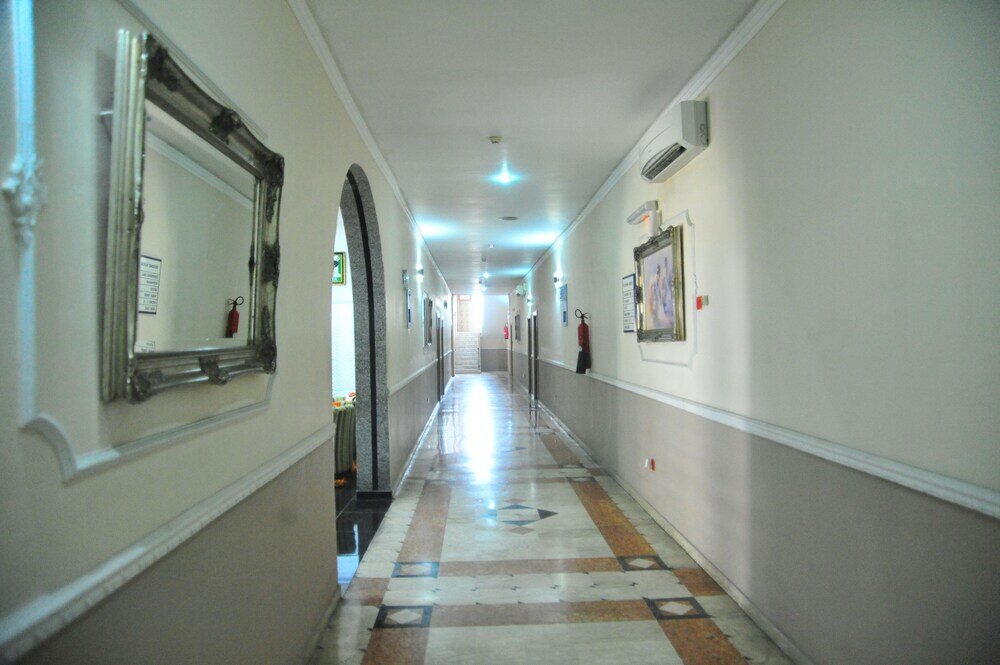 Фото Peemos Place Warri