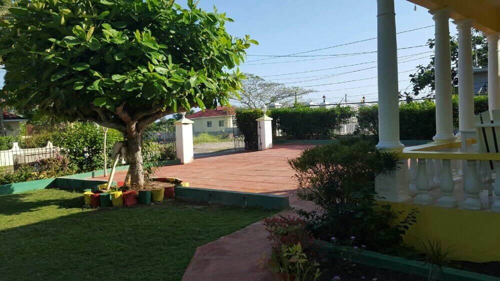 Фото Ocho Rios Pimento Villas