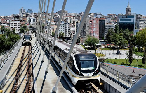 Haliç (İstanbul, Beyoğlu, Arap Cami Mah., Tersane Cad., 133/1), metro istasyonu  İstanbul'dan