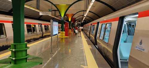 Levent (İstanbul, Beşiktaş, Levent Mah., Çarşı Cad.), metro istasyonu  Beşiktaş'tan