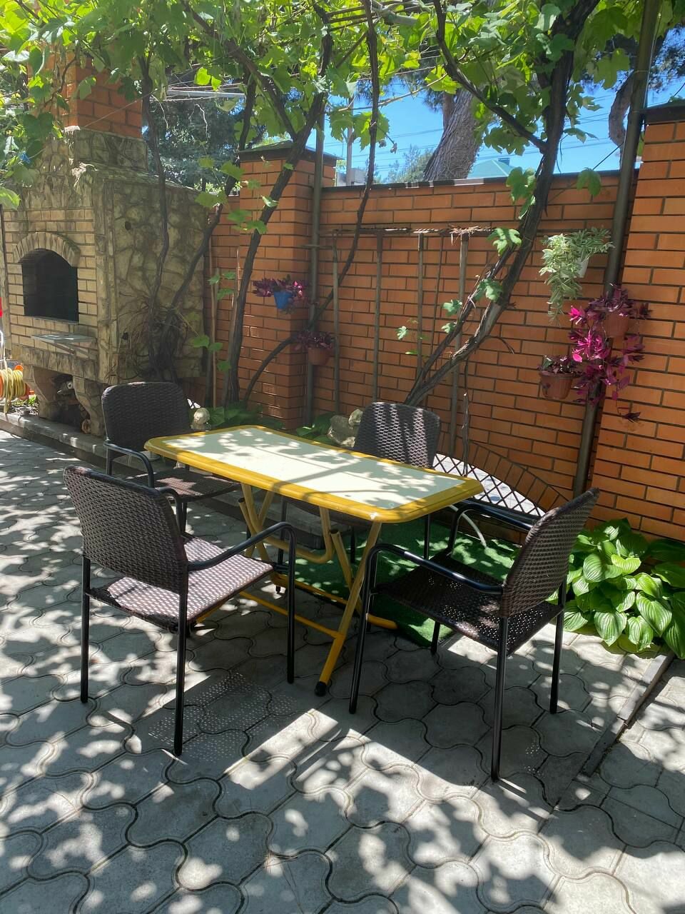 Фото Дворик на Владимирской