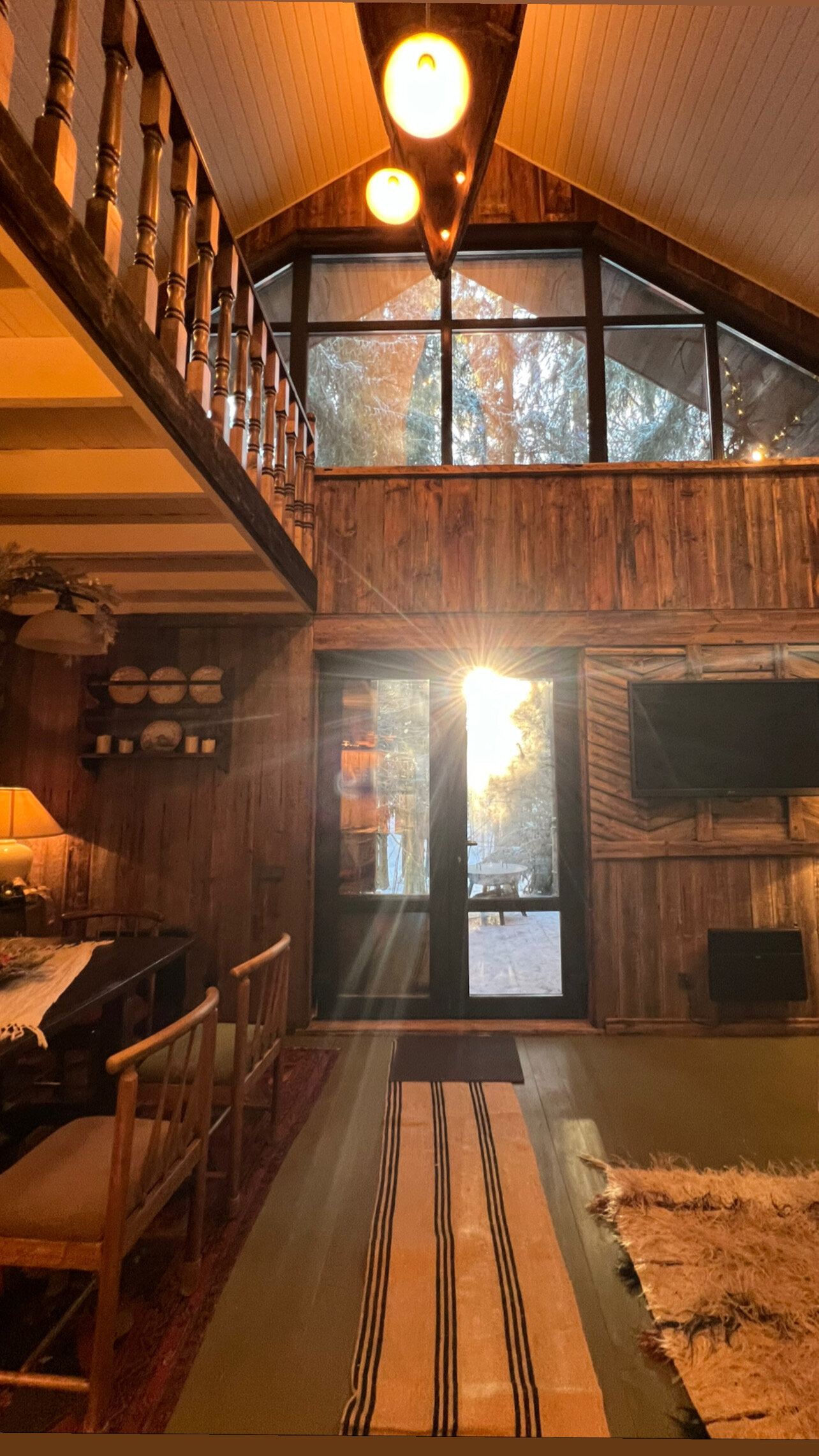 Фото Домик в лесу